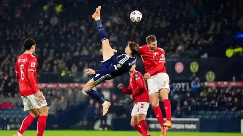 “郑钦文澳网首战告捷，连续四年晋级第二轮”