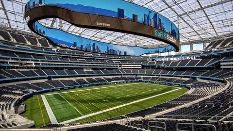 广州龙狮新星带女友入住宿舍被罚停赛，深夜熬夜赶作业引争议